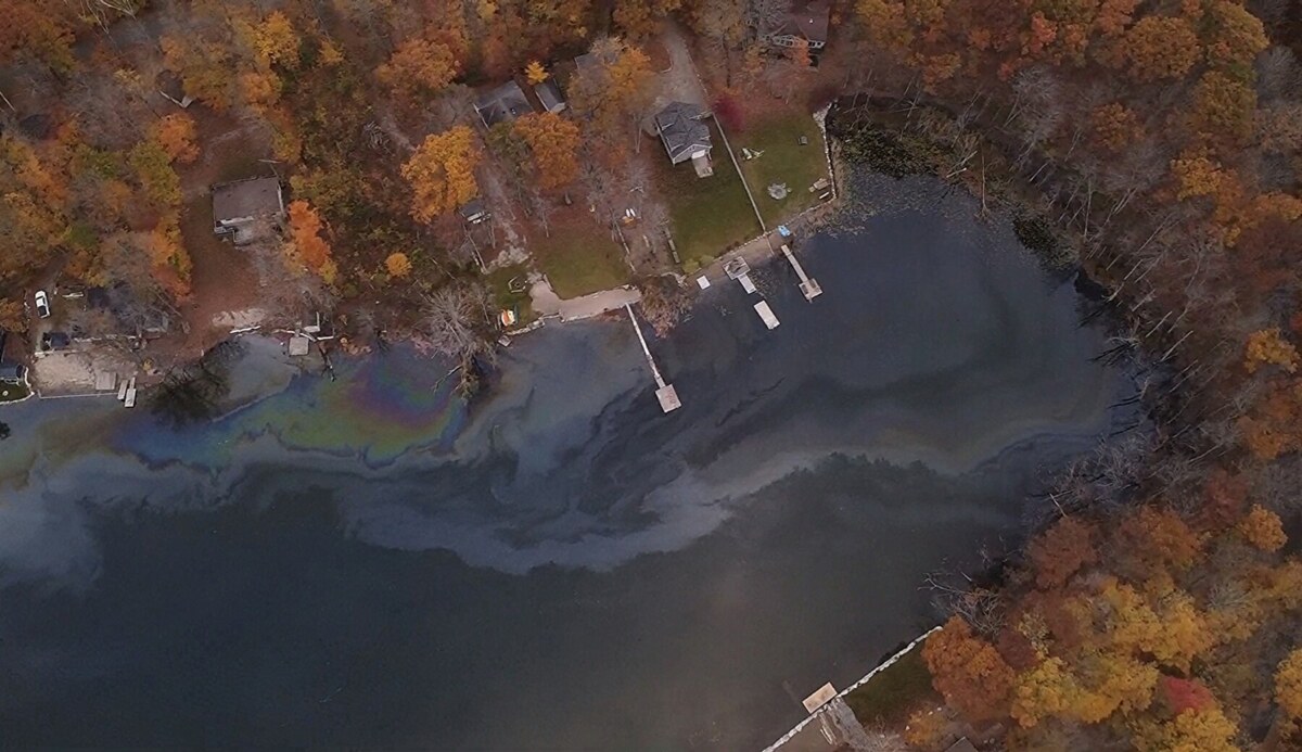 Oil Spill on Farlain Lake